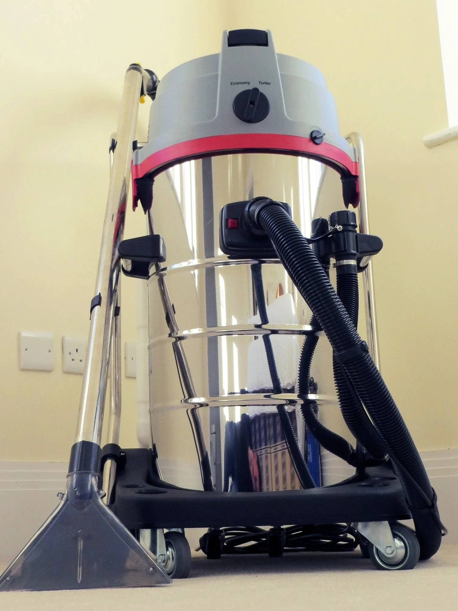 Aquarius Contractor Professional Carpet and Upholstery Cleaner - Image 2