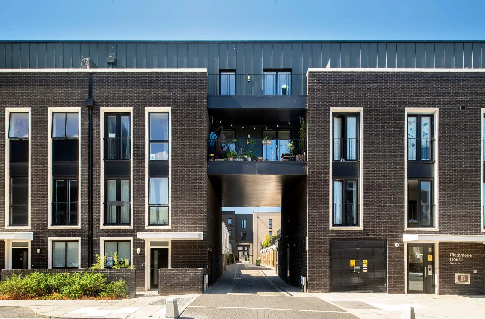 Carlton Black Smooth Brick 65mm - Image 2
