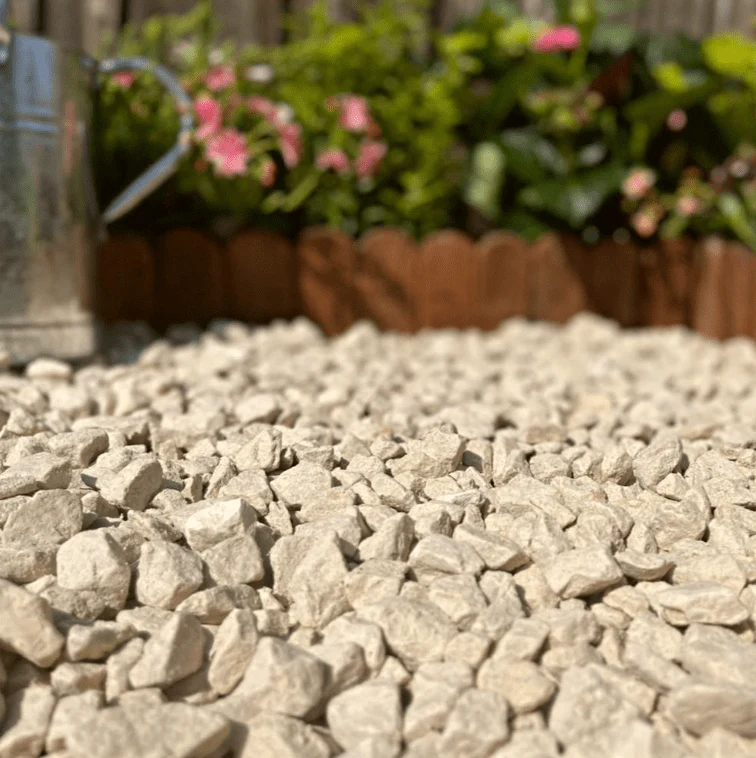 Cotswold Cream Chippings Decorative Gravel Bulk Bag 20mm - Image 4