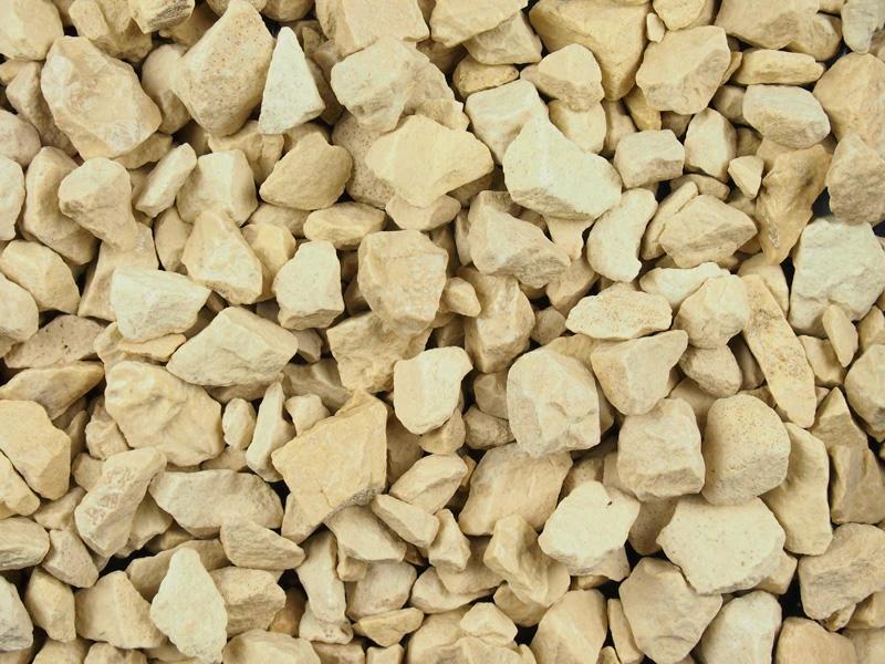 Cream Limestone Chippings 20mm - 800kg Bulk Bag - Image 2