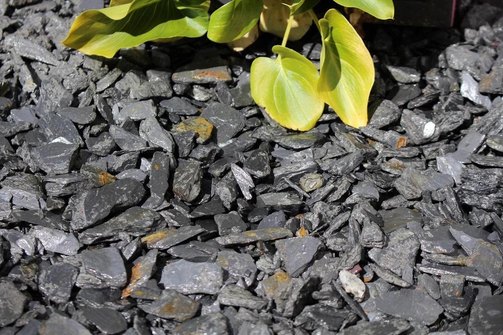 Dark Slate Chippings 20mm - 25/50 20kg Bags - Image 4