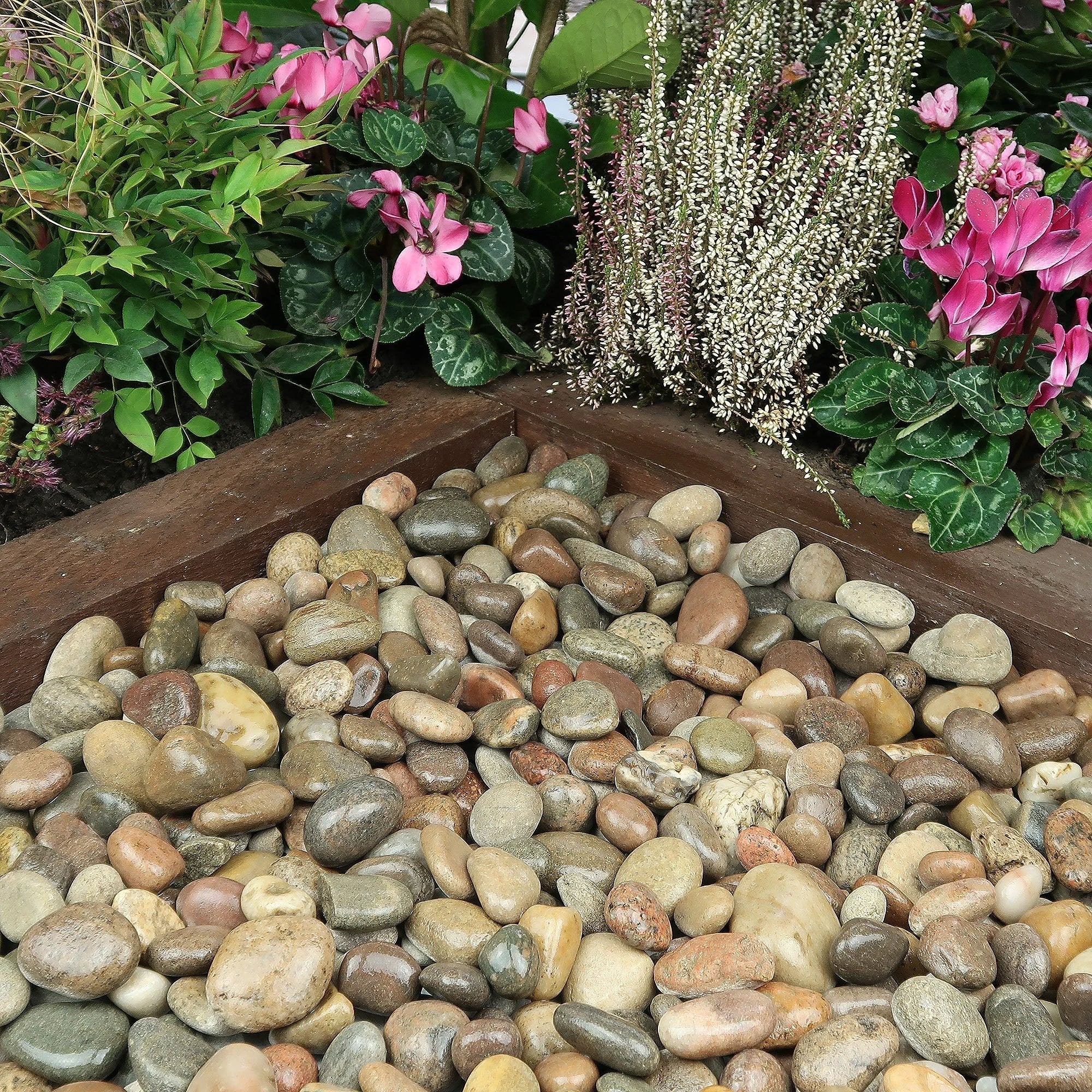 Highland Pebbles 20-30mm 20kg Bag Pallet of 49 - Image 2