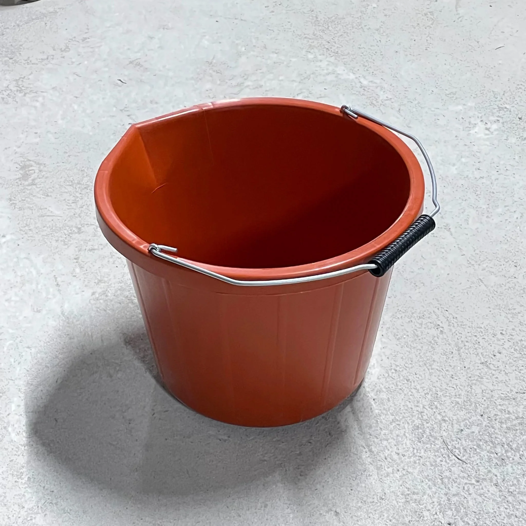 Hoddy Bucket Heavy Duty Site Bucket With 4mm Thick Handle Reinforced Rim - Image 3